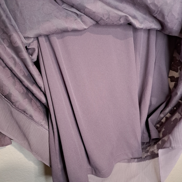 Simply Vera Wang lavender color blouse. Size  XXL - Picture 8 of 15